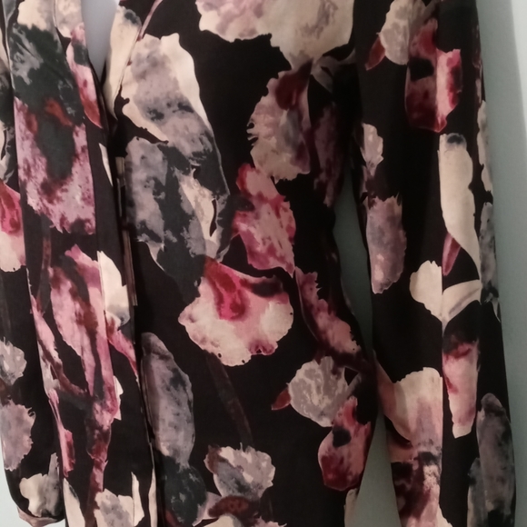 Ivanka Trump Blouse Size Small Hidden Buttons Black with Floral - Picture 8 of 12